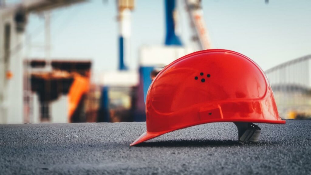 Стартовал набор узбекистанцев на стройки России