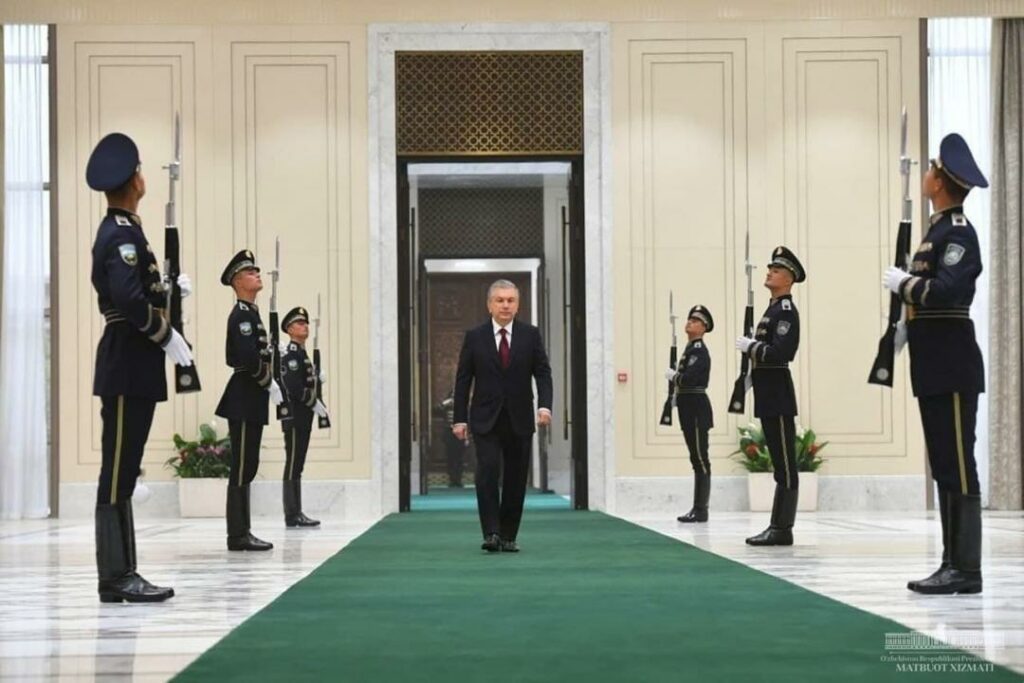 Шавкат Мирзиёев вступил в должность президента Узбекистана