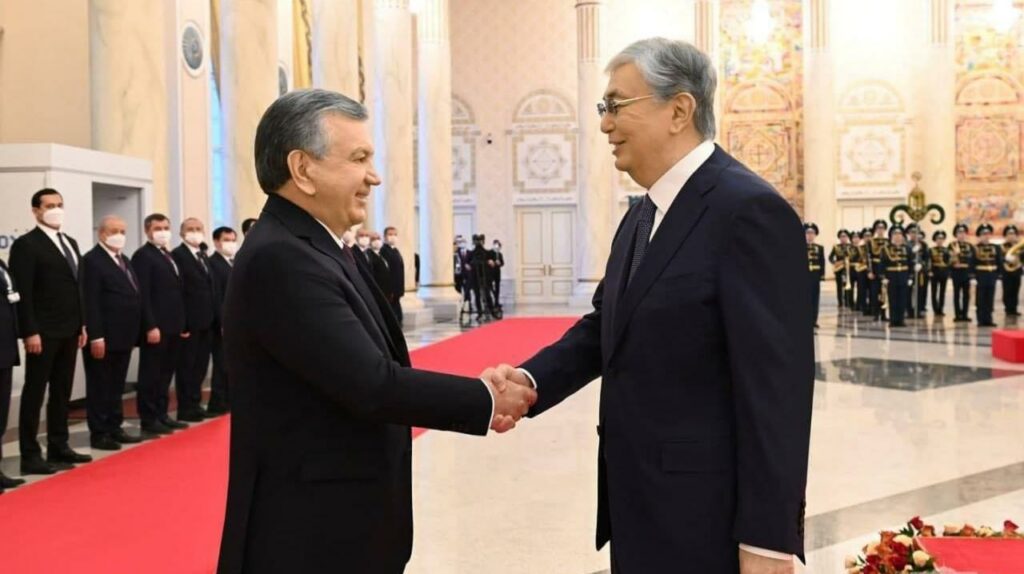 Мирзиёев и Токаев обсудили ситуацию в Казахстане