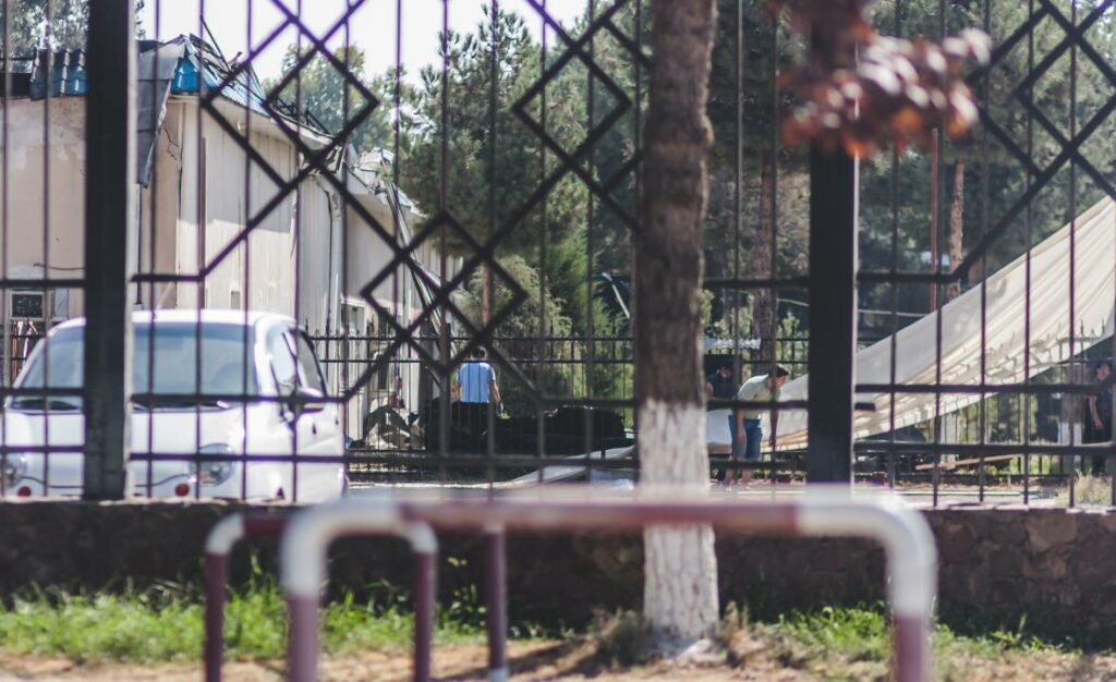 В Ташкенте на территории телецентра сгорела столовая