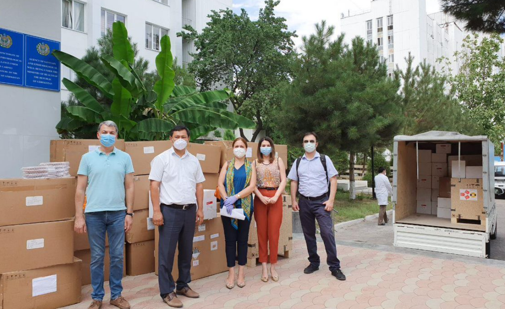 США передали Узбекистану медицинское оборудование