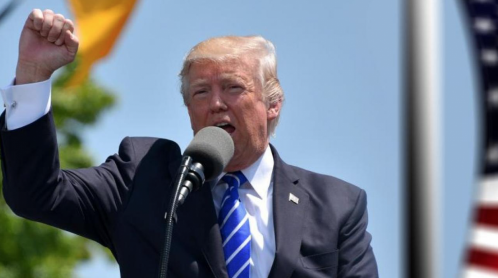 Трамп заявил, что при победе Байдена Китай завладеет США