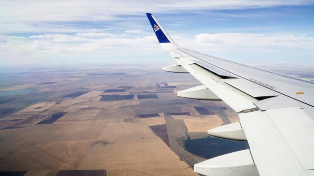 Казахстан приостанавливает возобновление международного авиасообщения