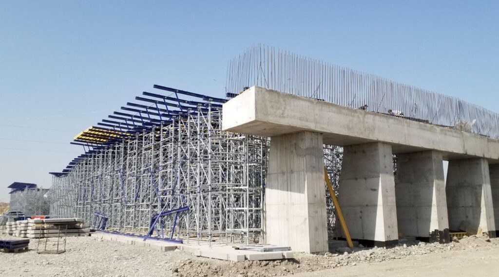 В Узбекистане строится первый монолитный путепровод