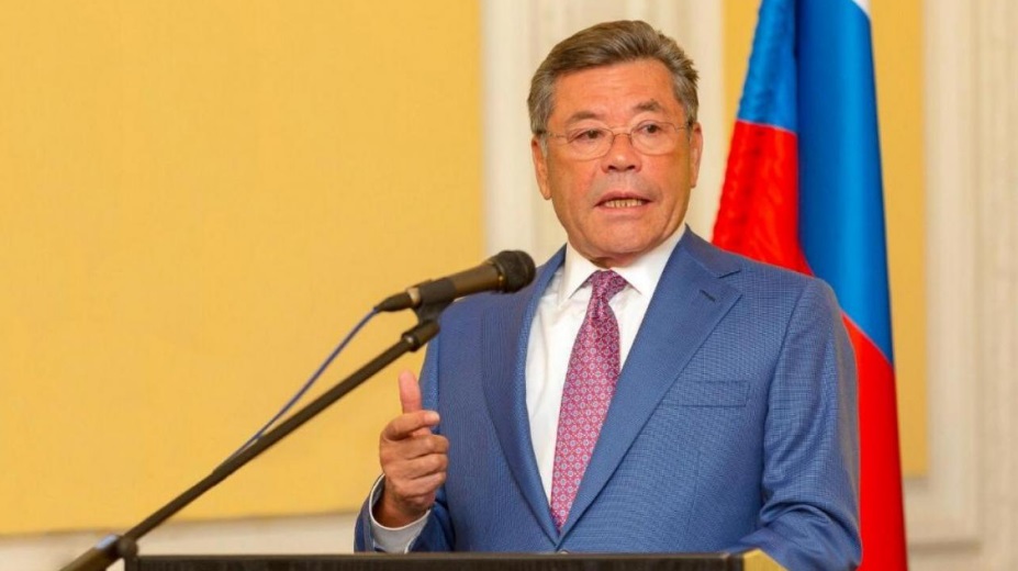 Японцы наградили Шодиева за диалог с Россией