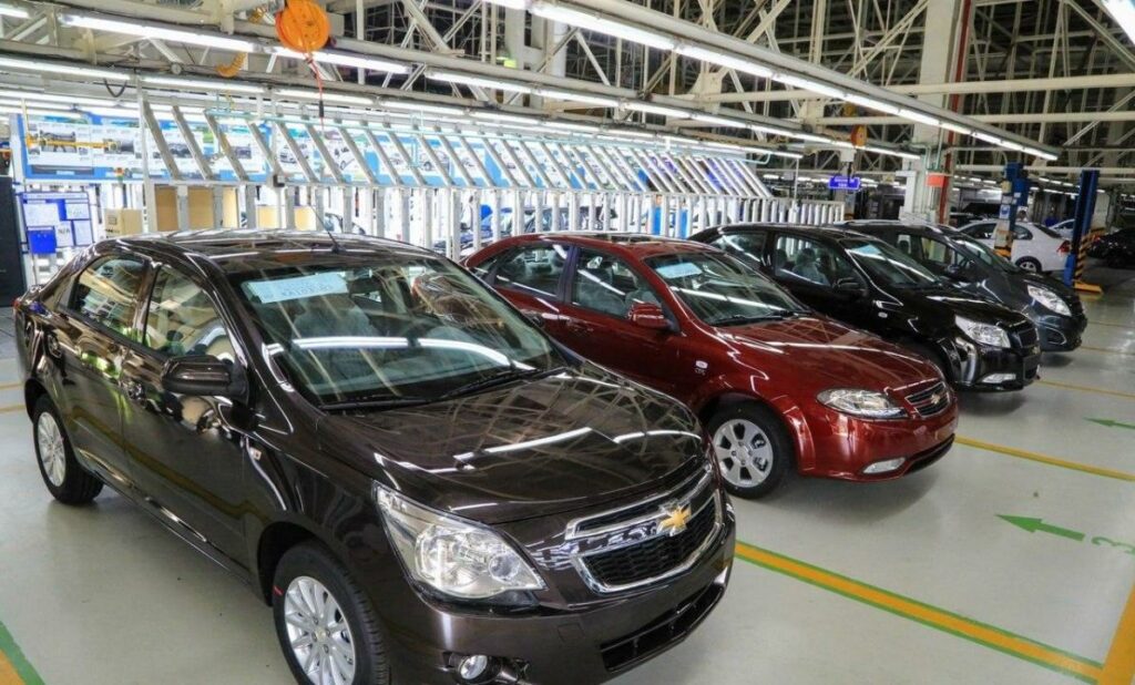 Чистая прибыль UzAuto Motors сократилась почти в два раза