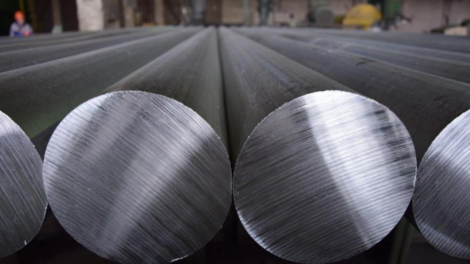 Alcoa сократила убыток в IV квартале на фоне роста цен на алюминий