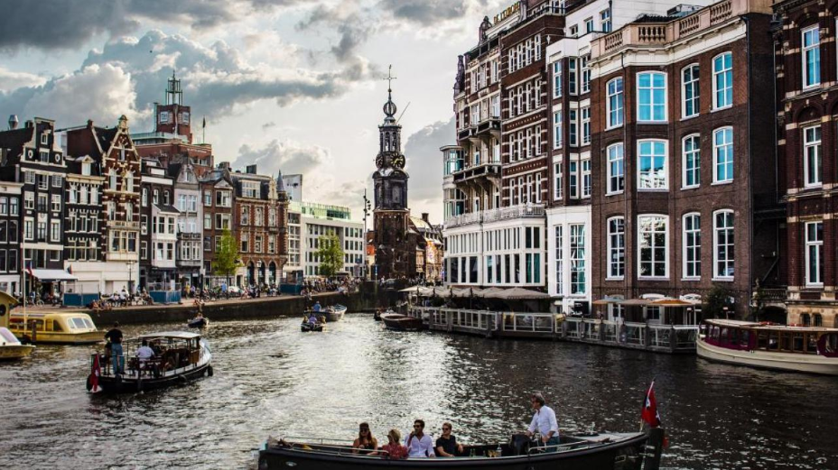 В Амстердаме произошли взрывы в ходе беспорядков