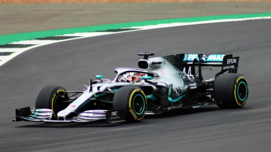 Льюис Хэмилтон подписал новый контракт с «Мерседесом»