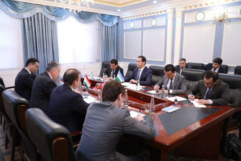 Узбекистан и Таджикистан планируют возобновить автобусное сообщение