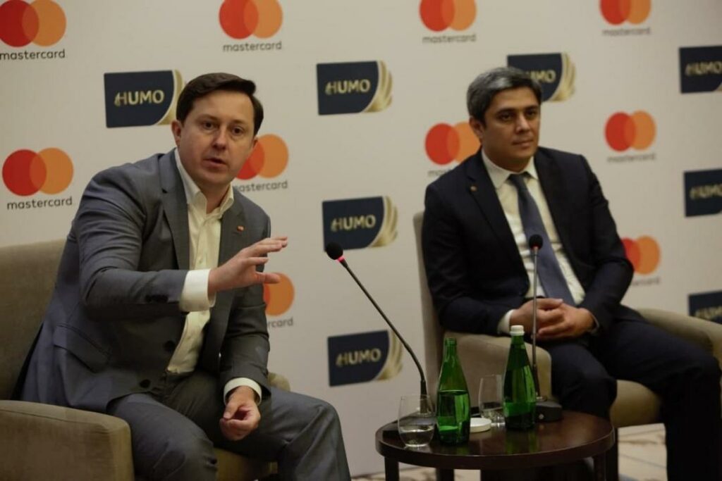 HUMO и Mastercard начали выпускать кобейджинговые карты