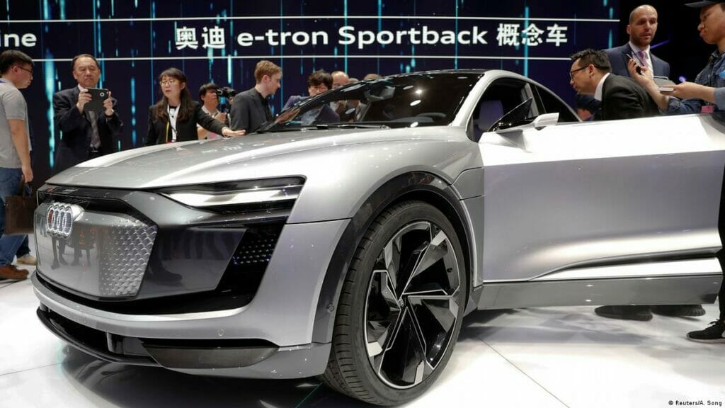 Глобальные продажи электрокаров поднялись почти на 70%