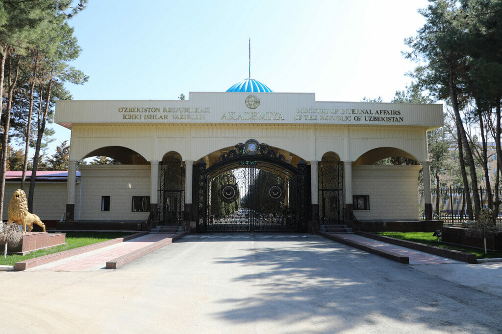 Ташкентская академия МВД на время приютит страдающих от морозов