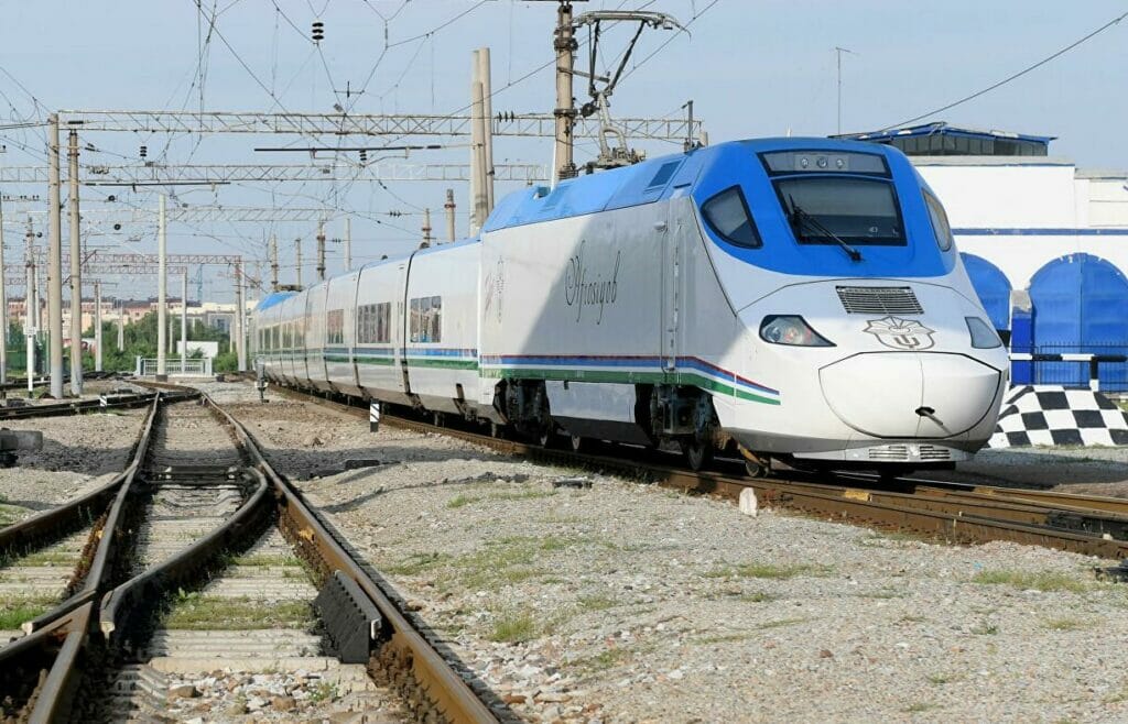Движение поездов «Афросиаб» из Ташкента в Бухару приостановлено