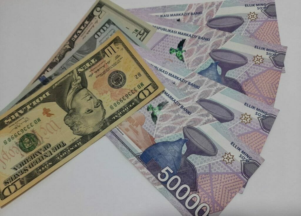 Сум укрепляется к доллару второй день подряд