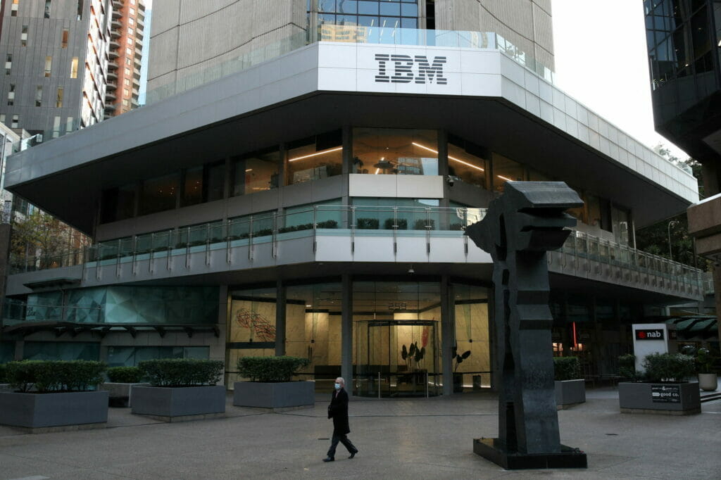 IBM вслед за другими компаниями решилась на массовые сокращения