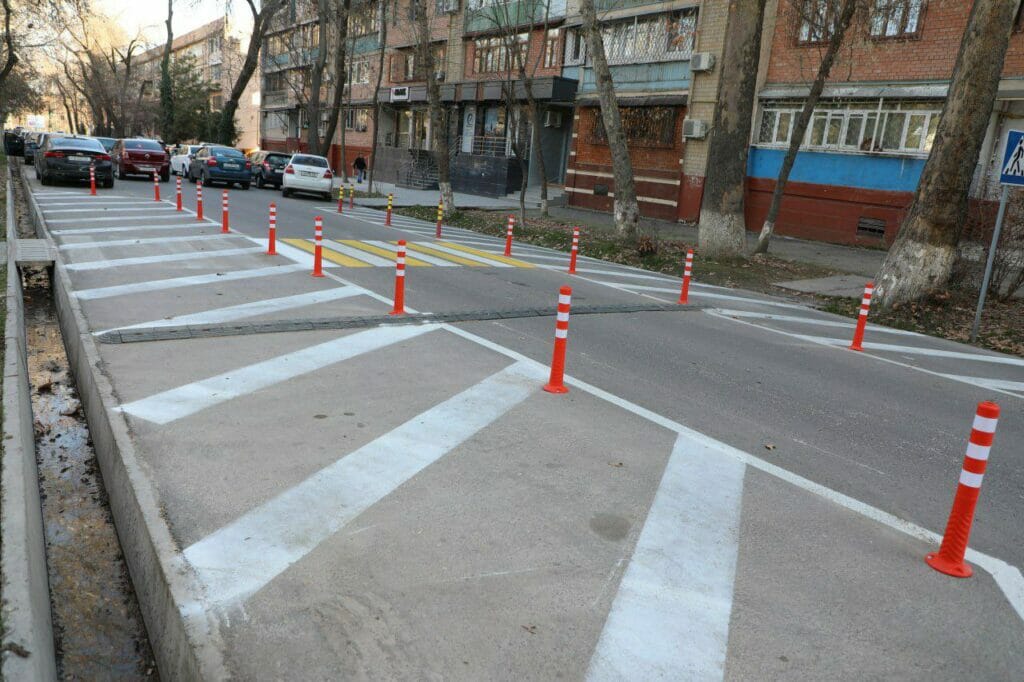Дороги возле ташкентских школ обезопасят спецразметкой