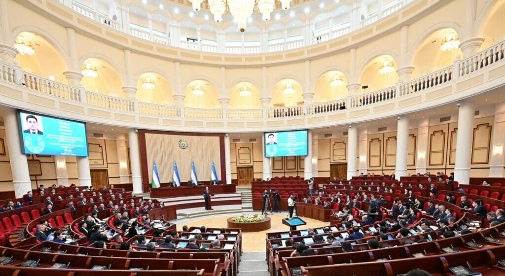 Закпалата Олий Мажлиса открыла англоязычную страницу в Twitter