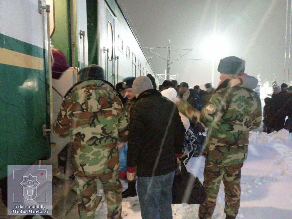 Для перевозки людей с перевала «Камчик» запустили спецпоезда