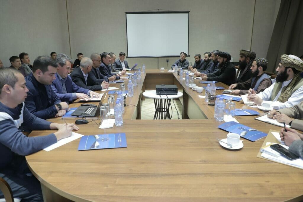 Узбекистан и Афганистан возобновили грузоперевозки