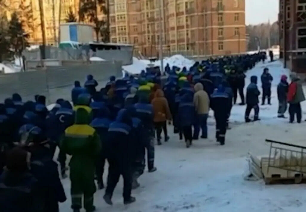 O‘zbekiston va Tojikistondan kelgan migrantlar Moskva yaqinida mitingga chiqishdi