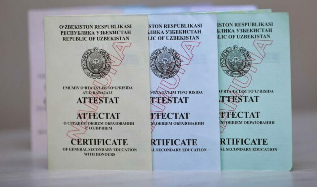 В школах Узбекистана полностью отменили бумажные аттестаты