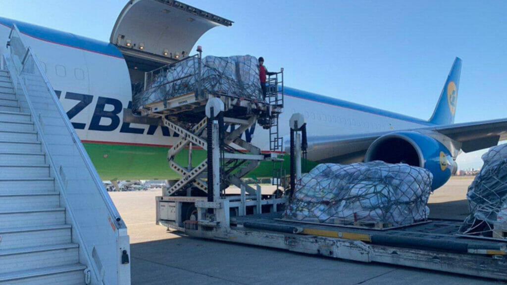 Узбекистан направил в Турцию 170 тонн гумпомощи