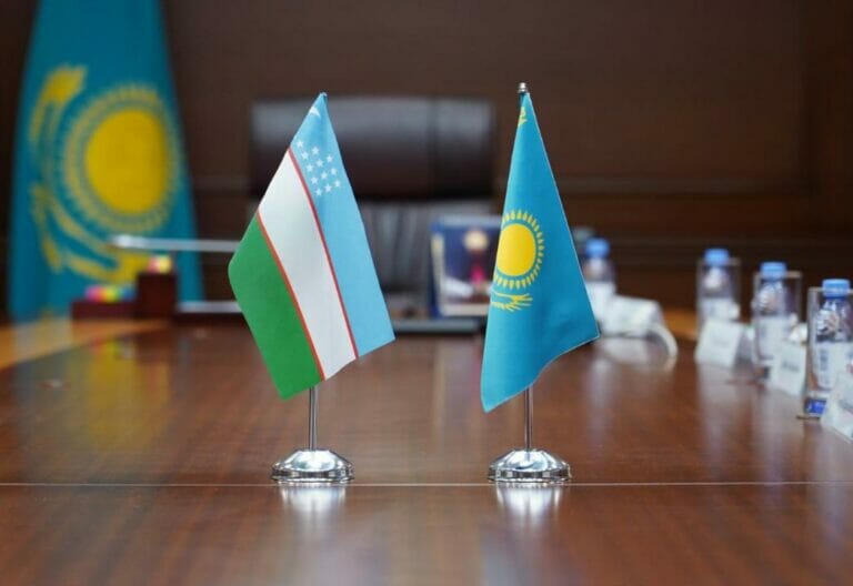 Казахстан ратифицировал договор о союзе с Узбекистаном