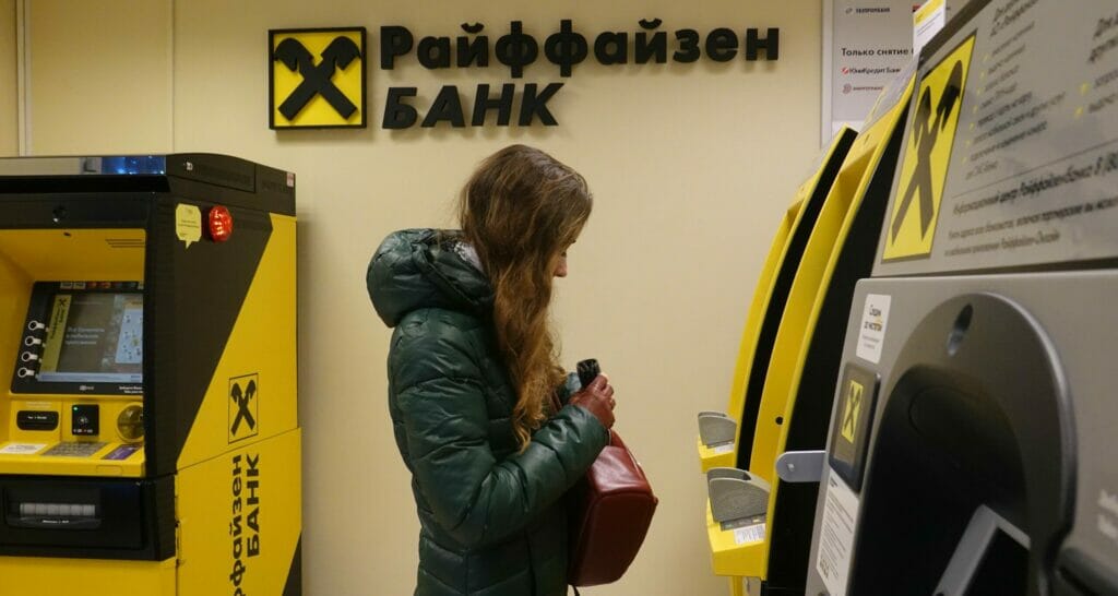 Raiffeisen Bank может уйти из России