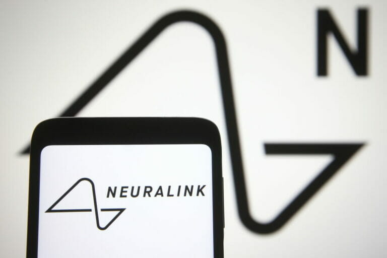 Мозговые чипы от Neuralink впервые протестируют за пределами США