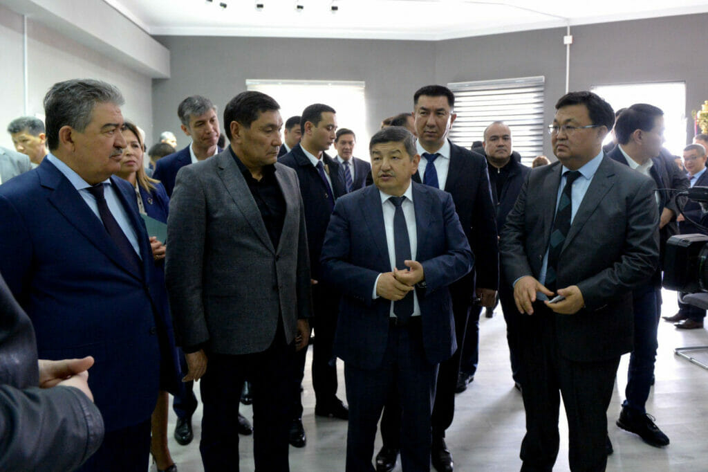 Кыргызстан изучит опыт Узбекистана в производстве текстиля