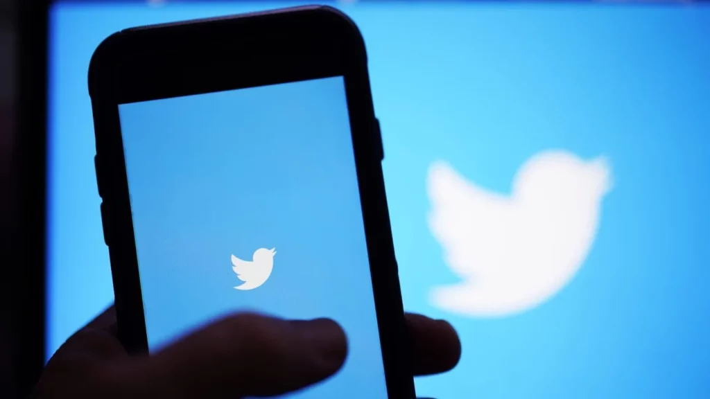 В декабре выручка Twitter рухнула на 40%