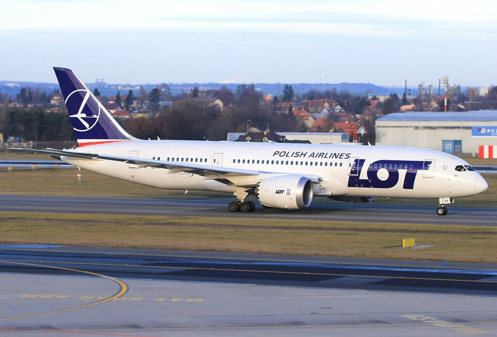 LOT Polish Airlines запустила полеты из Варшавы в Ташкент