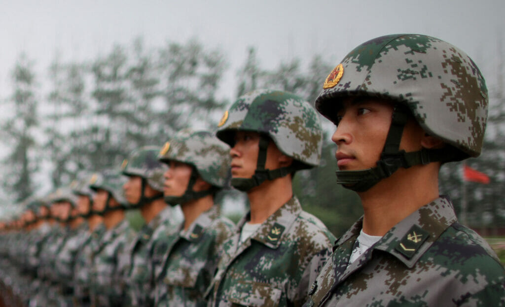 Китай решил увеличить бюджет на оборону