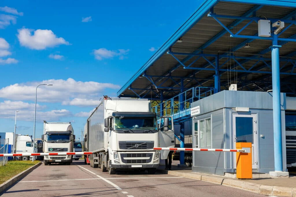 Турция возобновила транзит грузов в Россию