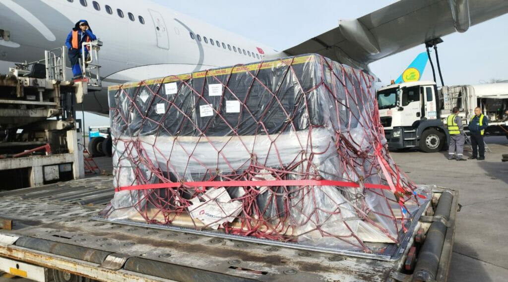 Узбекистан получил очередную партию вакцины Pfizer