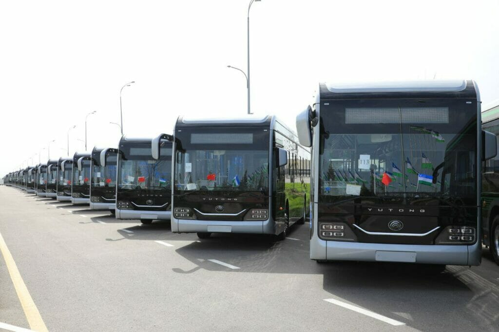 В Ташкент привезли свыше 200 автобусов и электробусов