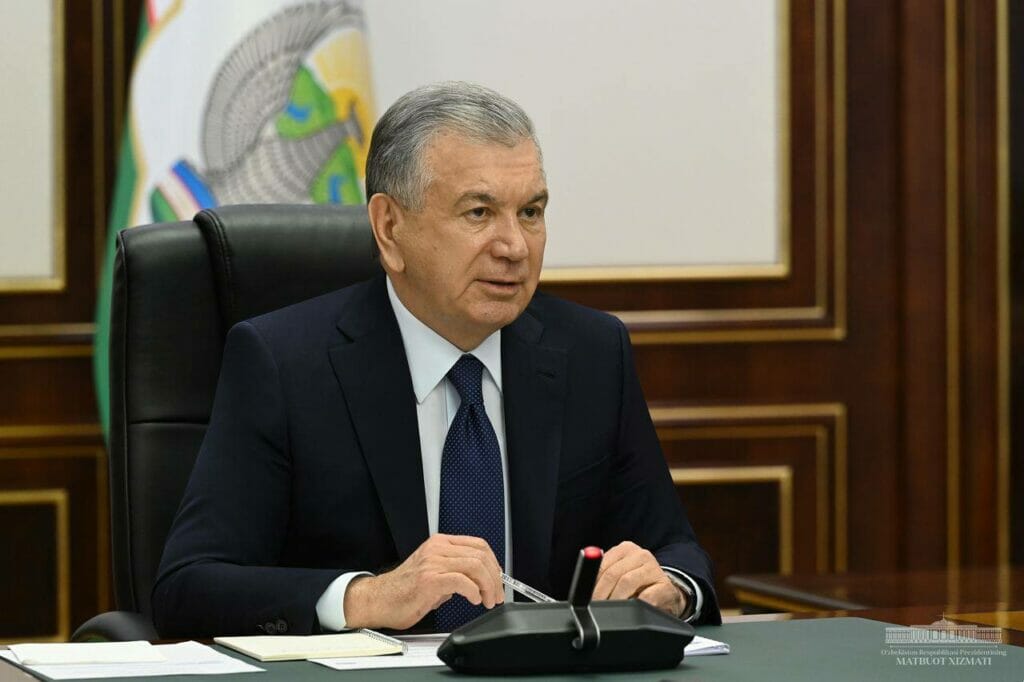 Мирзиёев поручил установить улья по краям полей и садов в регионах