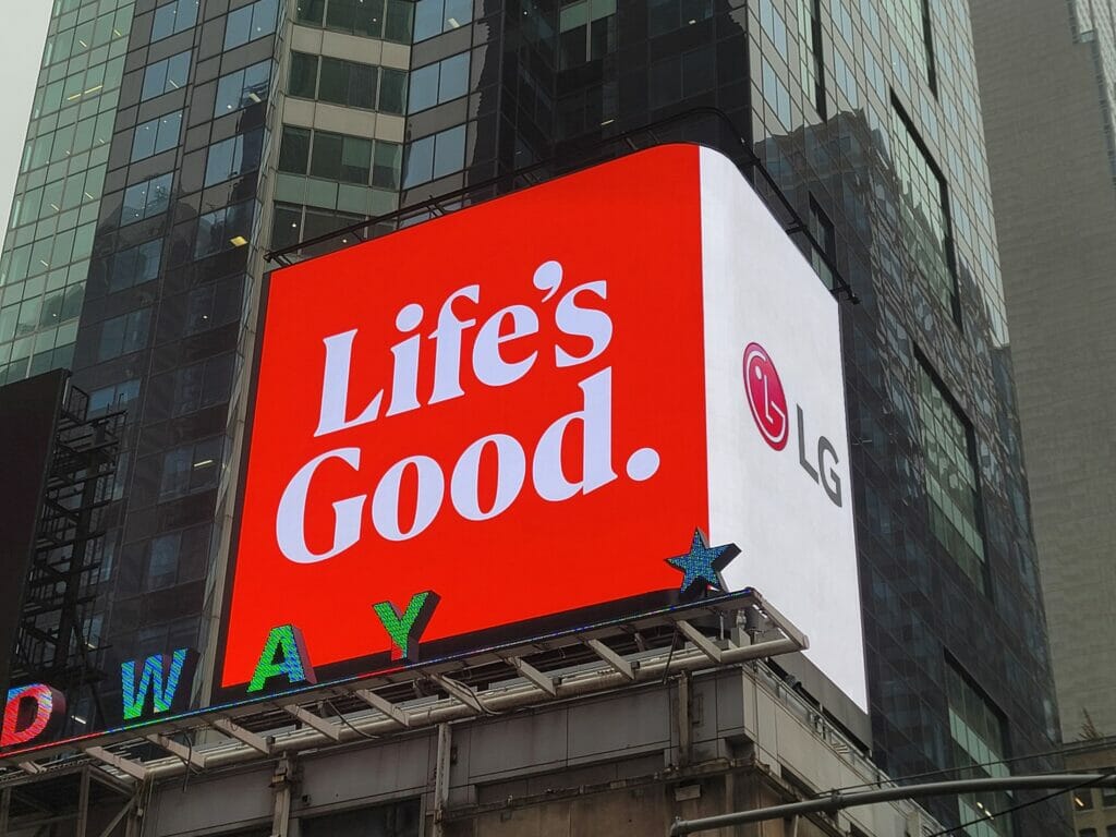 Производитель бытовой техники LG обновил логотип