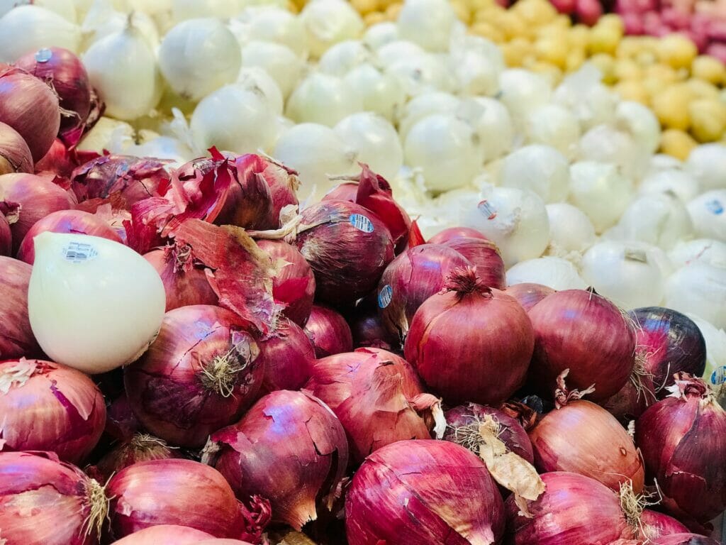 EastFruit: в Узбекистане начали продавать лук нового урожая