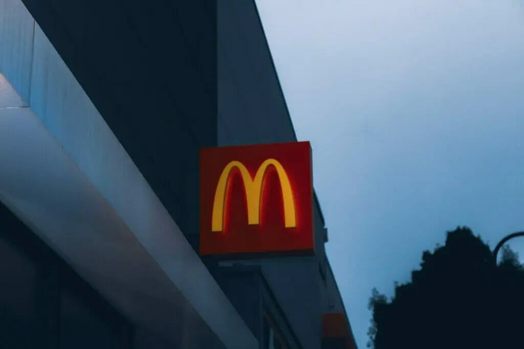 WSJ: McDonald’s AQShdagi ofislarini vaqtincha yopadi