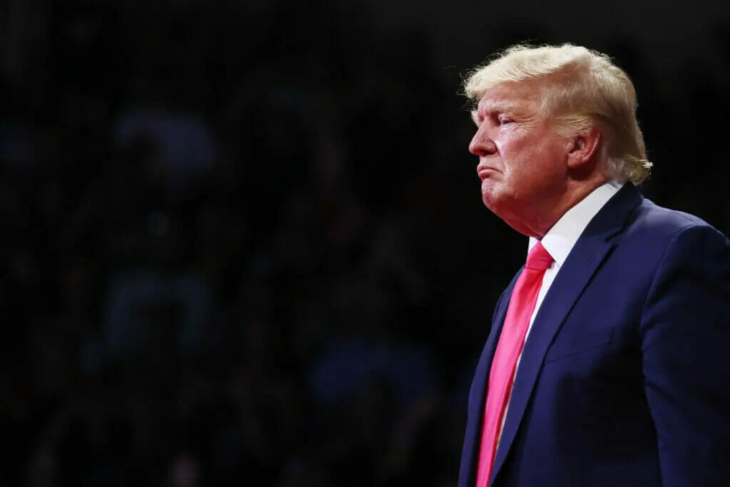 Donald Tramp ozod qilindi