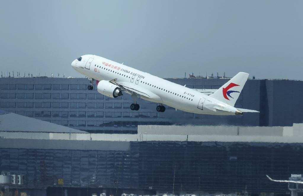 Китайский самолет — конкурент Boeing совершил первый коммерческий рейс