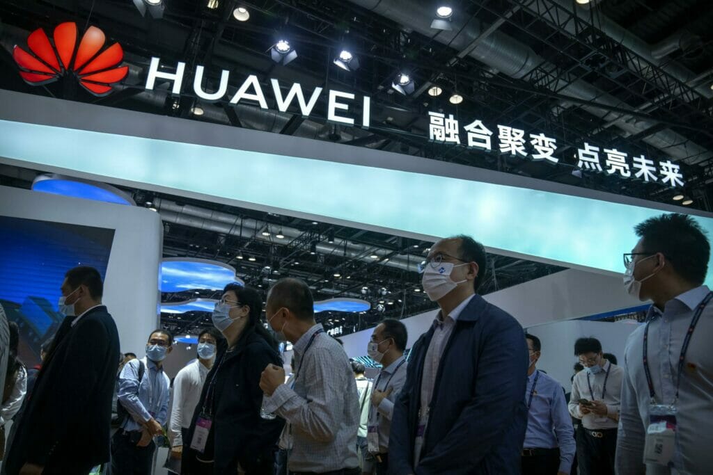 Huawei поможет Узбекистану с цифровизацией образования