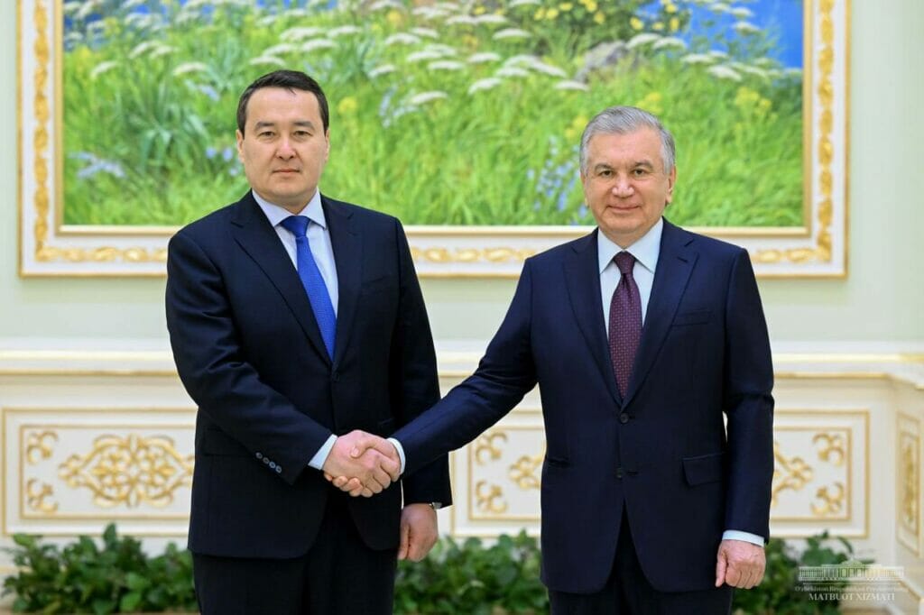 Мирзиёев принял премьер-министра Казахстана