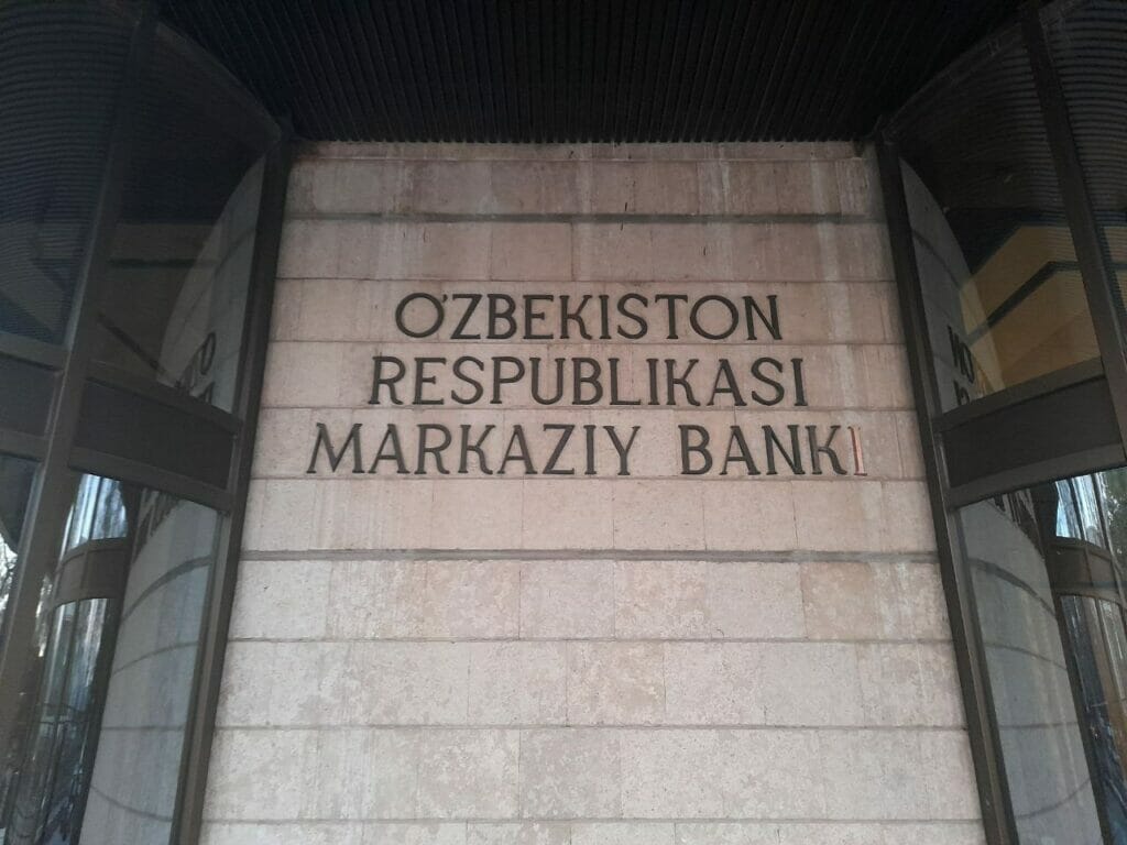  Отток депозитов из банков Узбекистана в I квартале 2023 года связан с резким ростом спроса на валюту со стороны юрлиц для оплаты импорта.