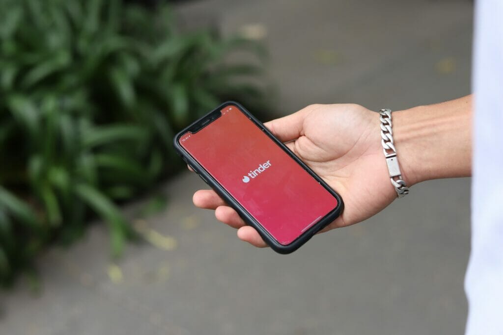 «Ведомости»: VK разрабатывает аналог Tinder