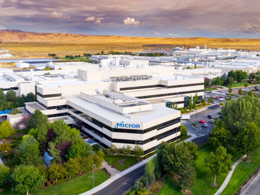 Компаниям Китая запретили покупать чипы у Micron Technology
