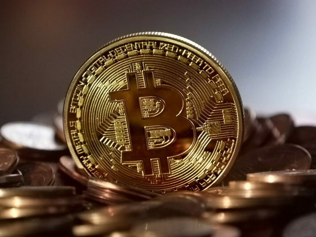 Почему дешевеет биткоин