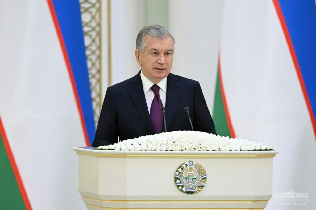 Мирзиёев поблагодарил узбекистанцев за участие в референдуме